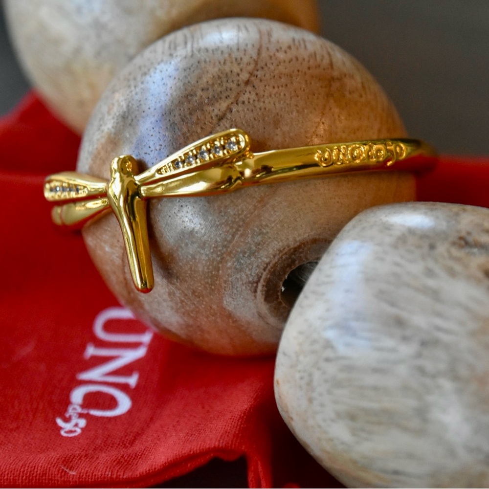 UNO de 50 Gold Dragonfly Cuff Bracelet with Crystal Wings - Picture 8 of 12